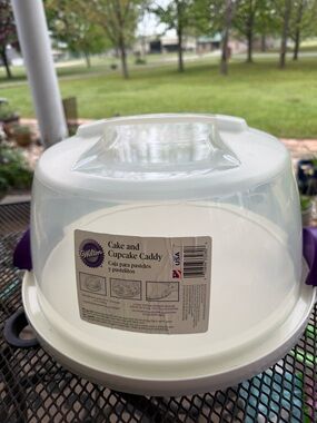 Wilton White Cake and Cupcake Caddy with Clear Handle